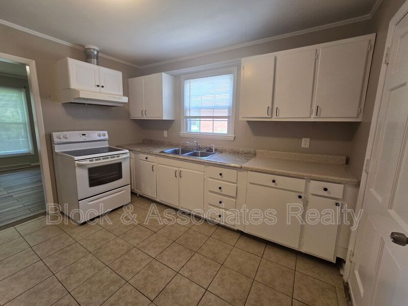 1605 Pichard St. – photo 2