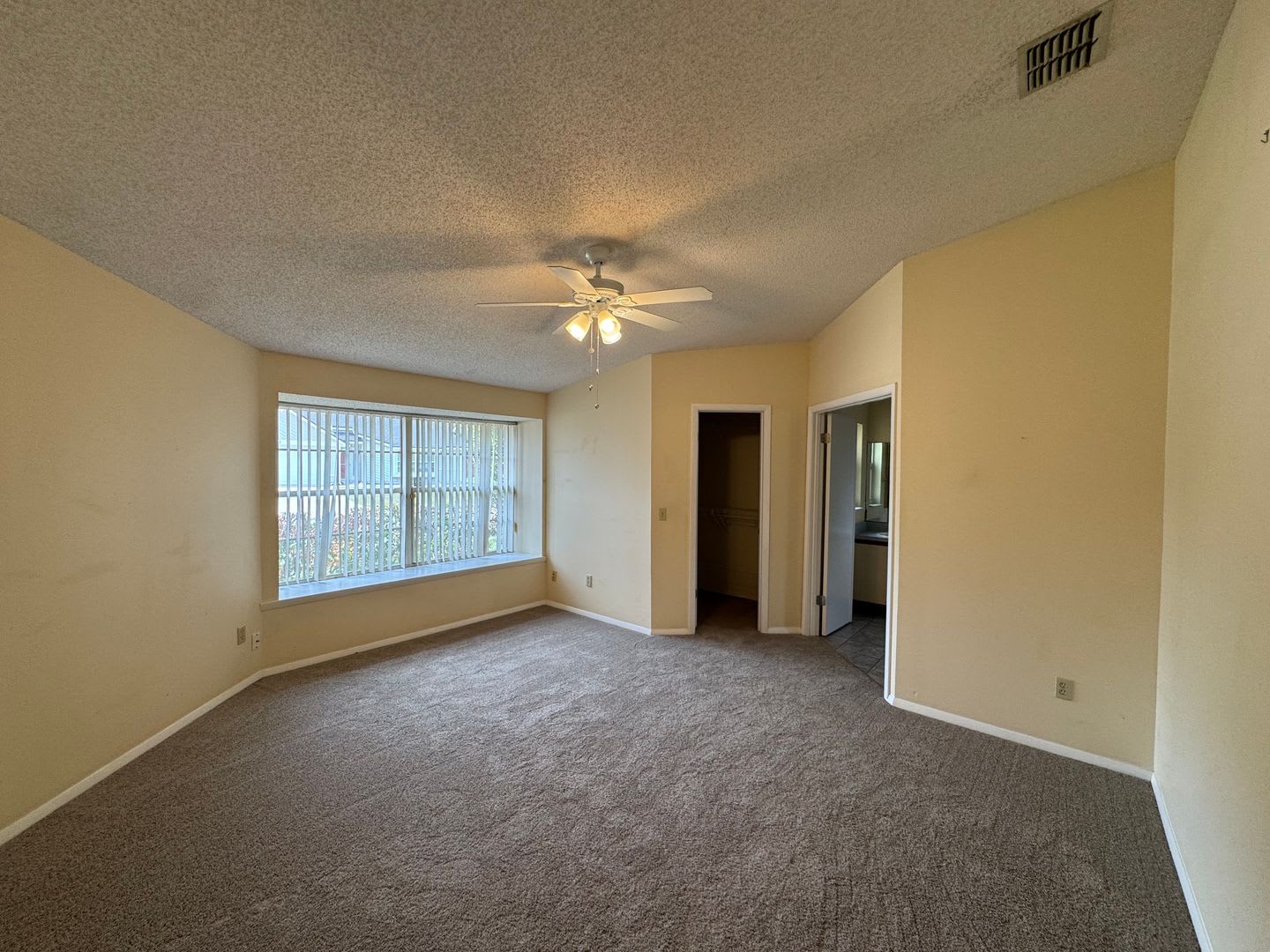 3/2 with fenced yard in Argyle area – photo 3