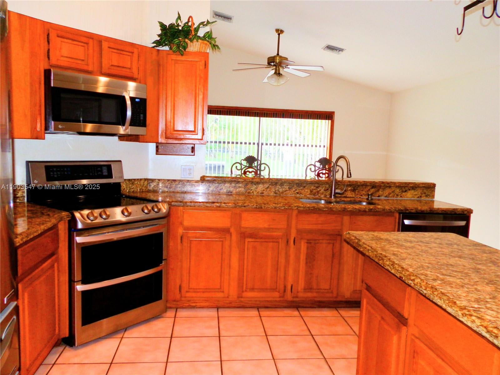 2700 Nw 112th Ave – photo 4