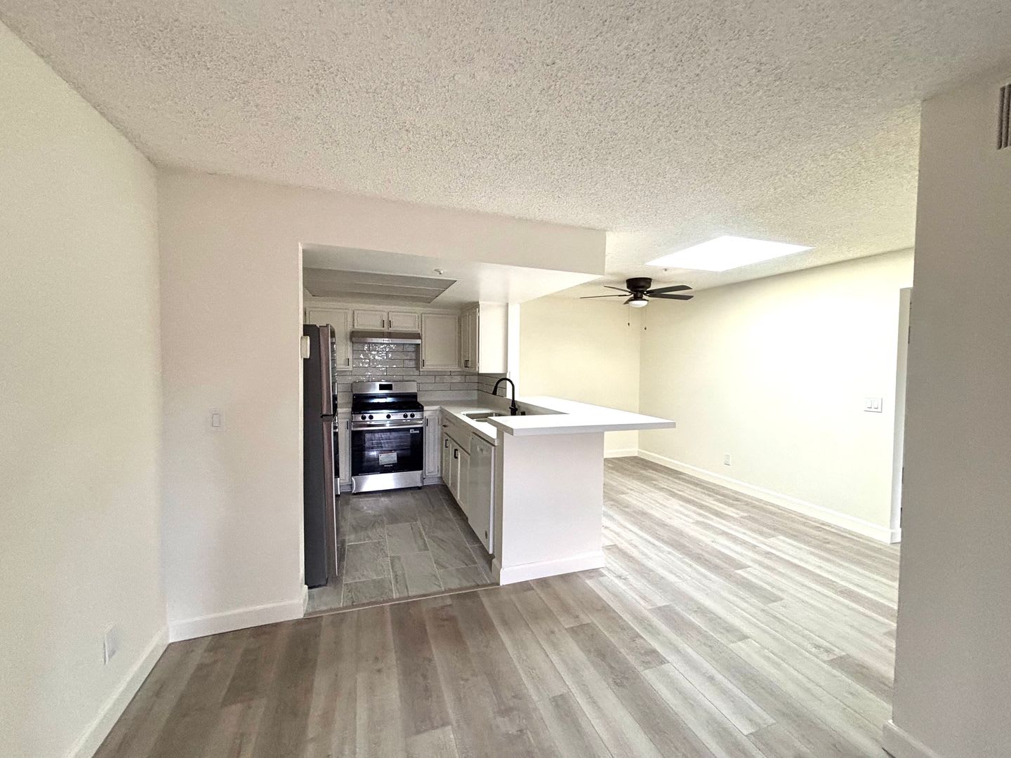 Los Robles Apartments – photo 2