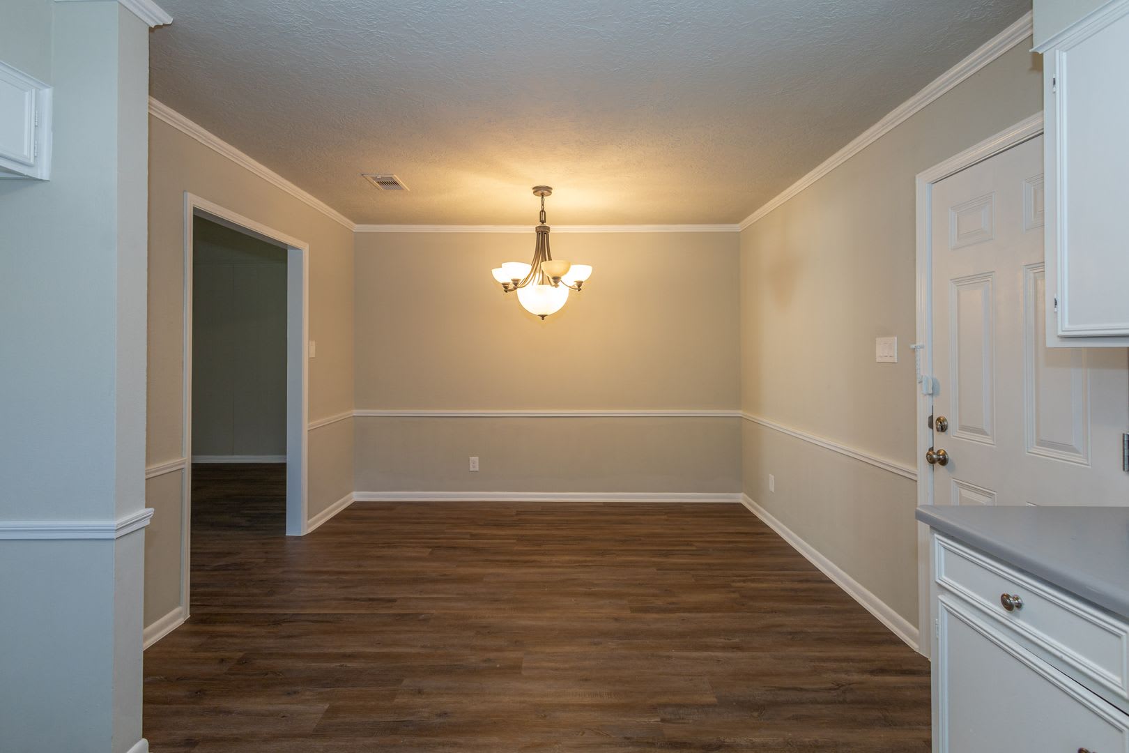 3 Bedroom, 2 Bath, Attached Garage. Dont let this one slip by. – photo 4