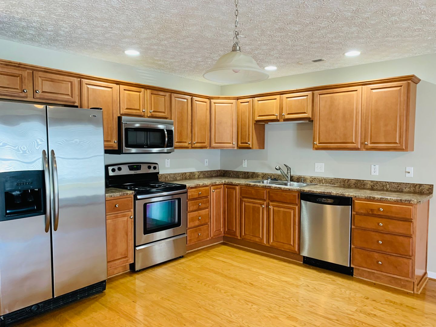 4 Bedroom, 2.5 Bath House – photo 3