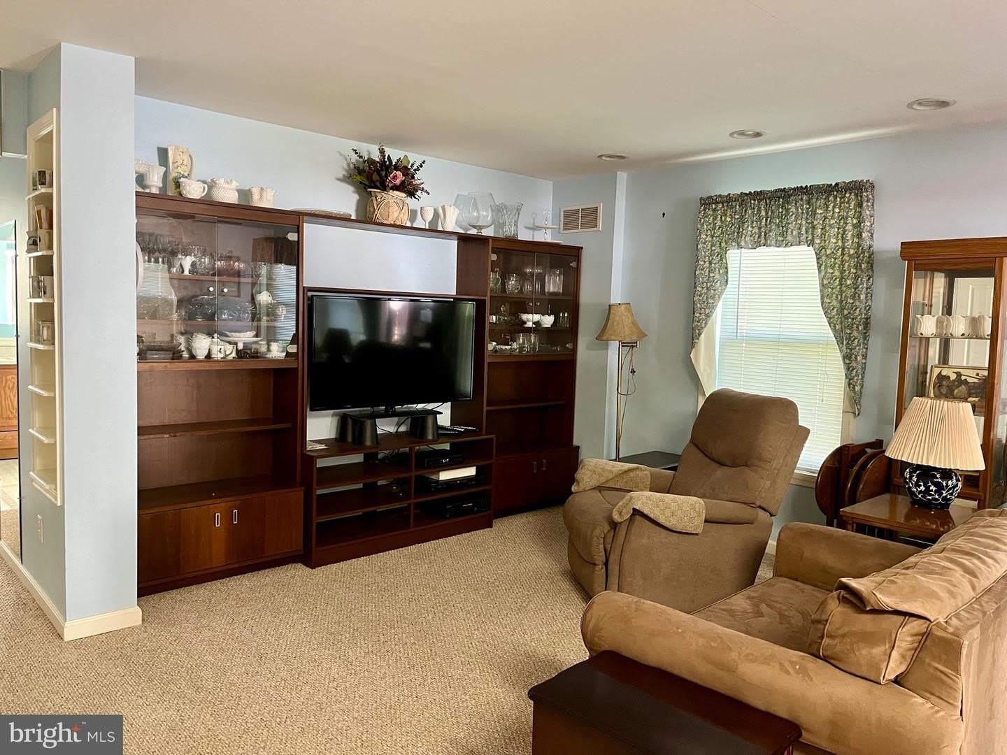 870 BROADFIELD DR – photo 3