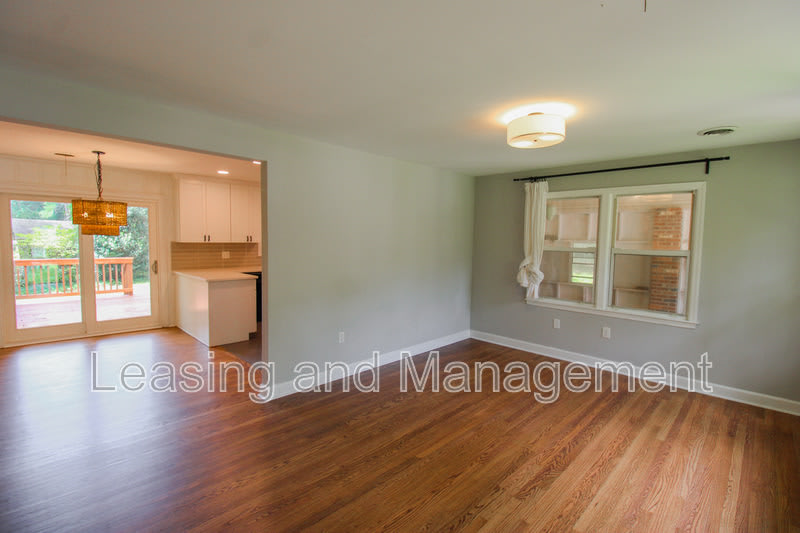 927 Holly Court – photo 2