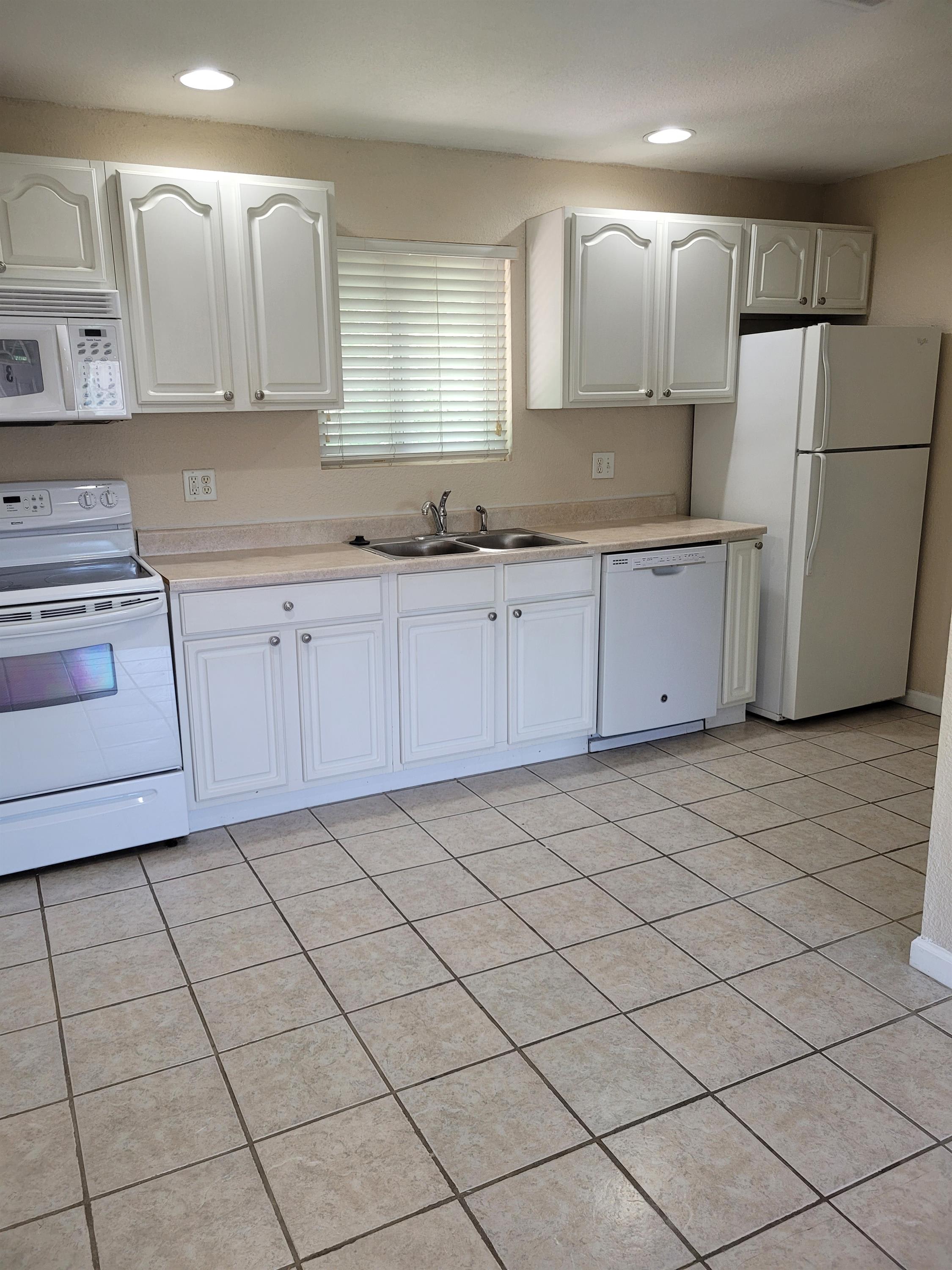 1009 1 Briarwood Rd – photo 3
