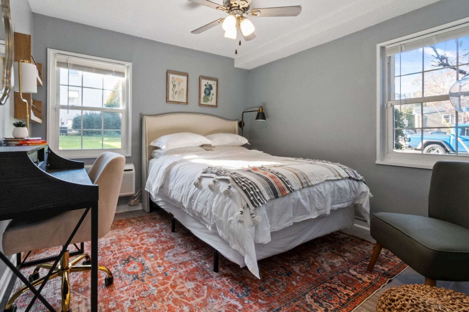 Plug and Play Luxury Condo Next to the Metro: Parking &amp; Utilities Included – photo 4