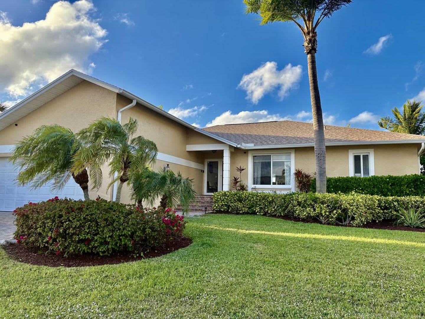 Home – photo 1