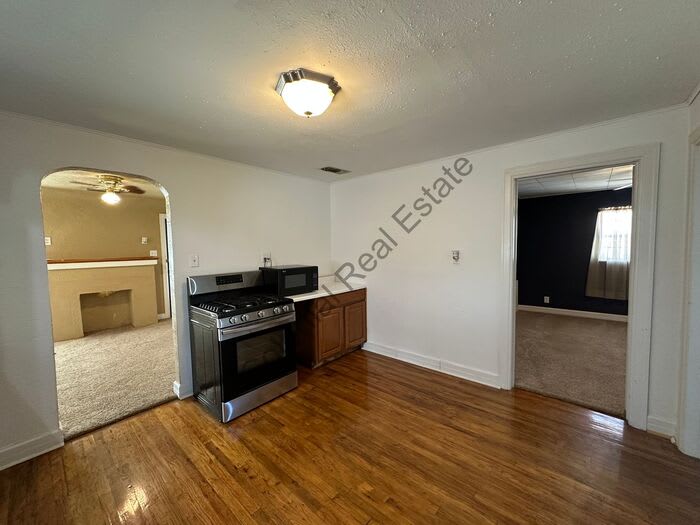 1208 Ross Street – photo 4