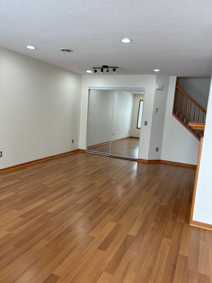 CHARMING 3 BEDROOMS 2 BATH TOWN HOUSE – photo 3