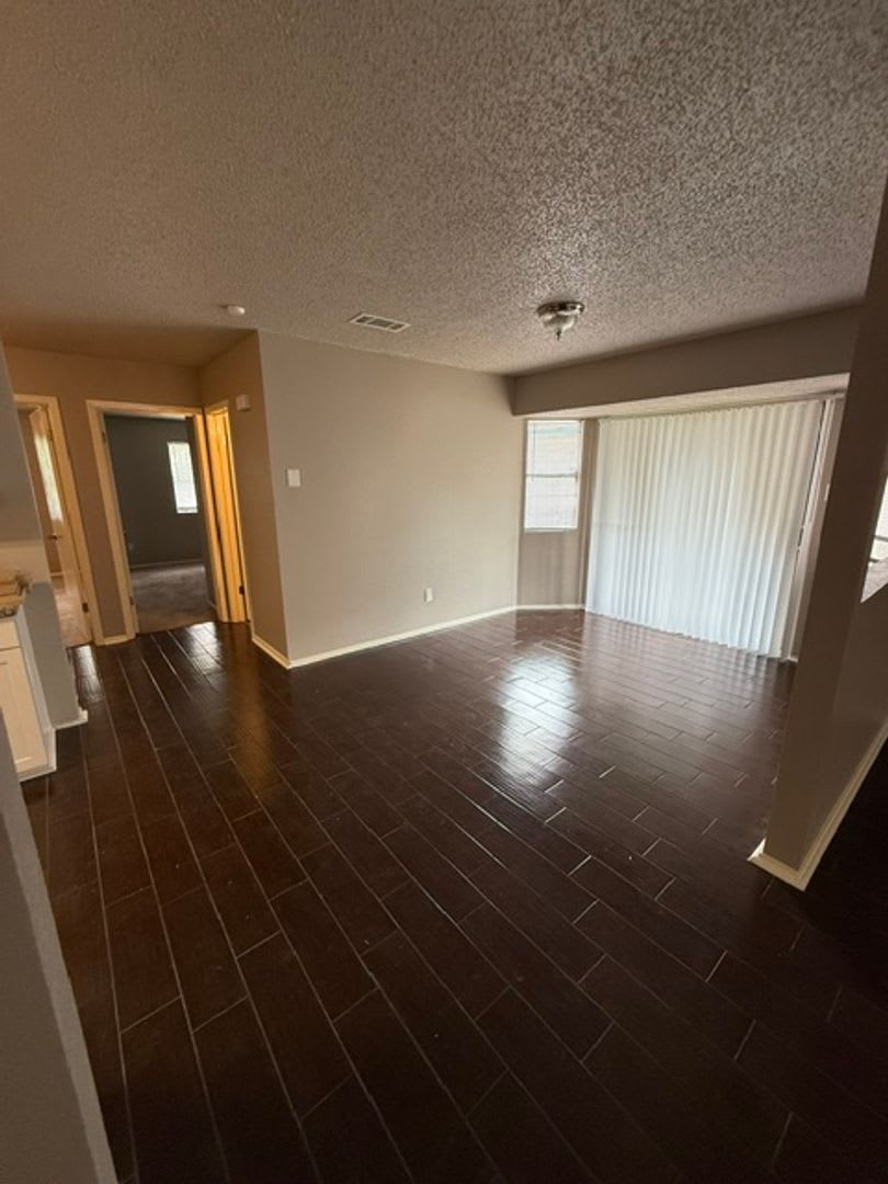 Newly Remodeled 3 BR 2 Bath! – photo 4