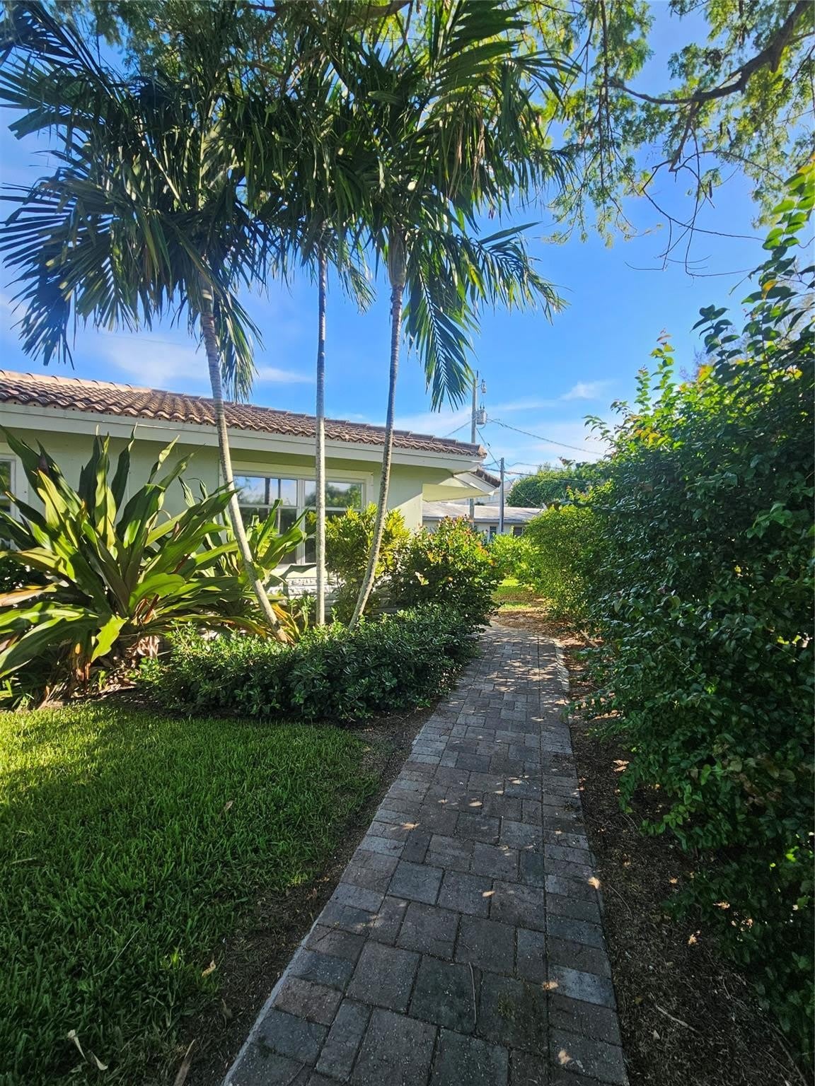2110 NE 41st Street – photo 3