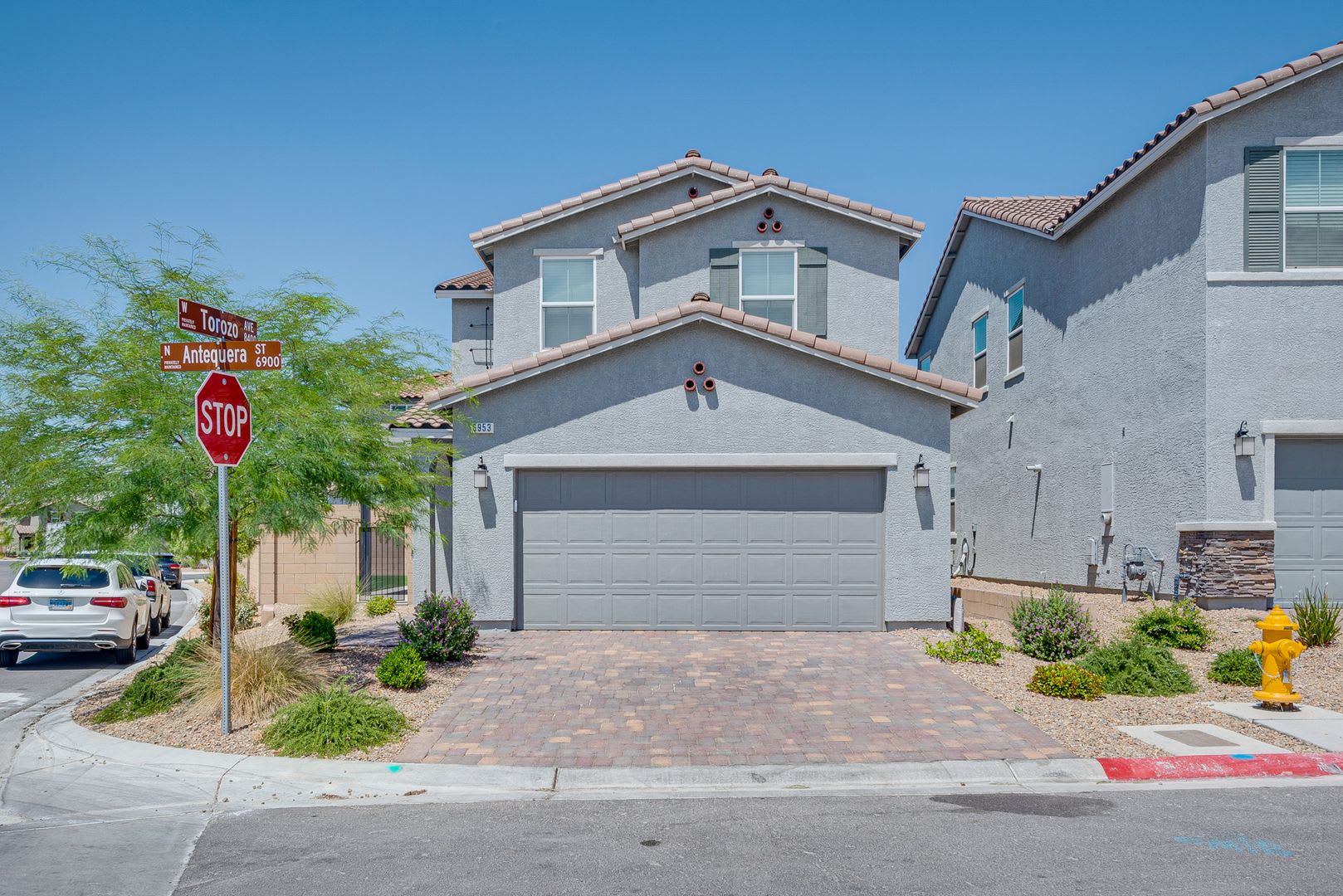 Beautiful 4-bedroom, 3-bath single-family home located in a gated community – photo 1