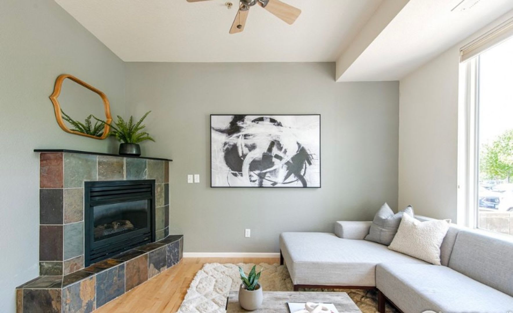 ***1,000 Off 1st Month rent if Lease signed by 9/1*** Light filled 3BD/3BA townhome – photo 4