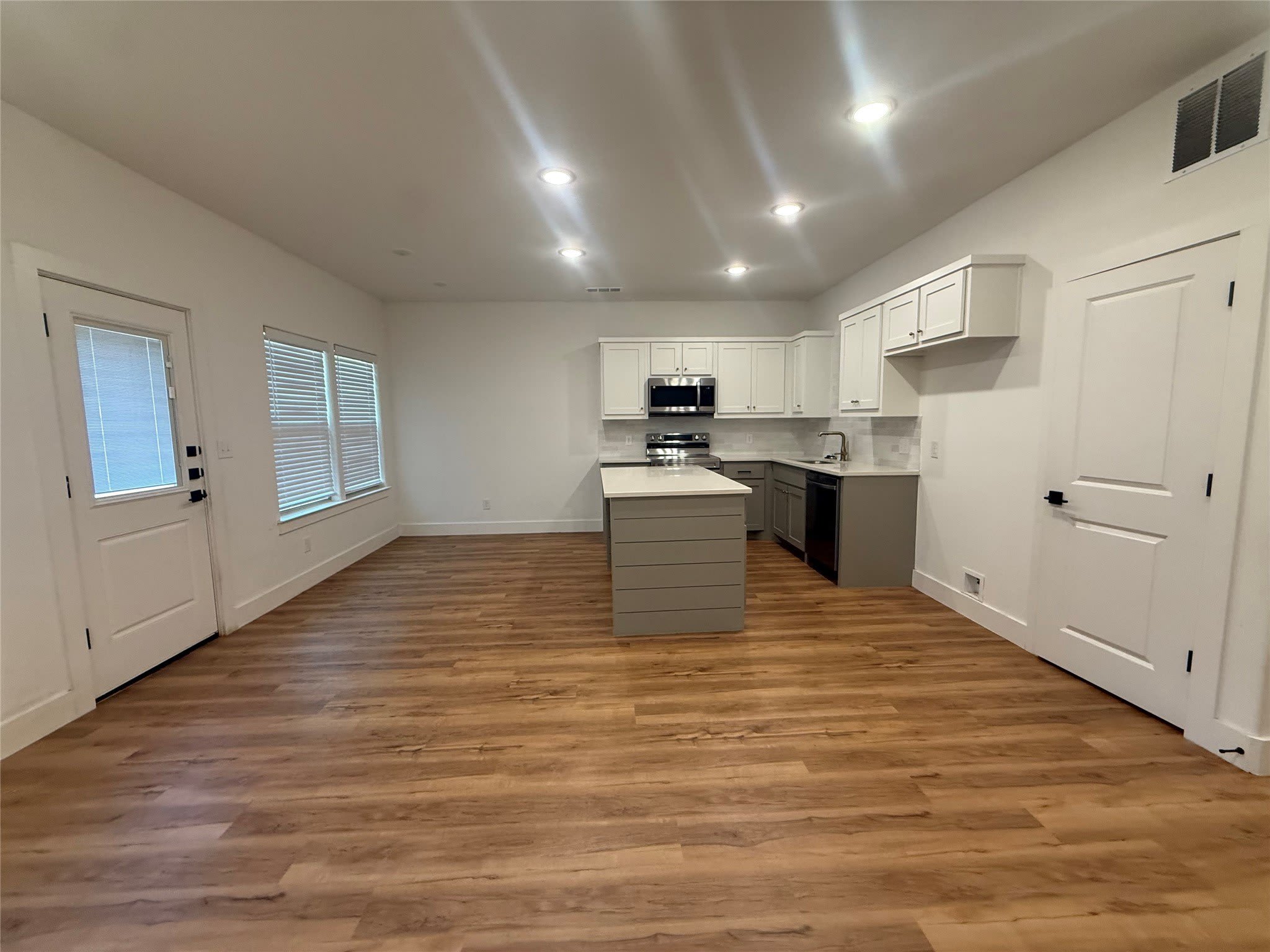 905 E 10Th Street – photo 4