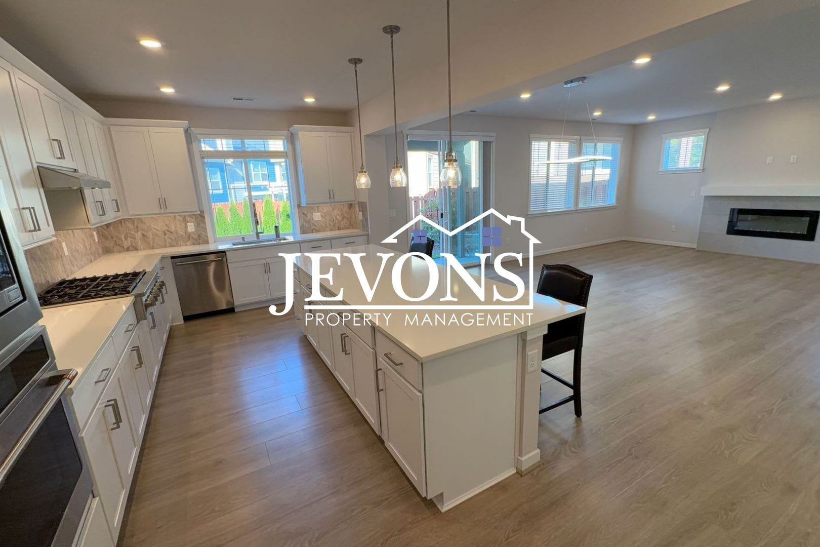 Newly Built 5BR/3BA Home in Issaquah with 2-Car Garage & W/D Included – photo 2