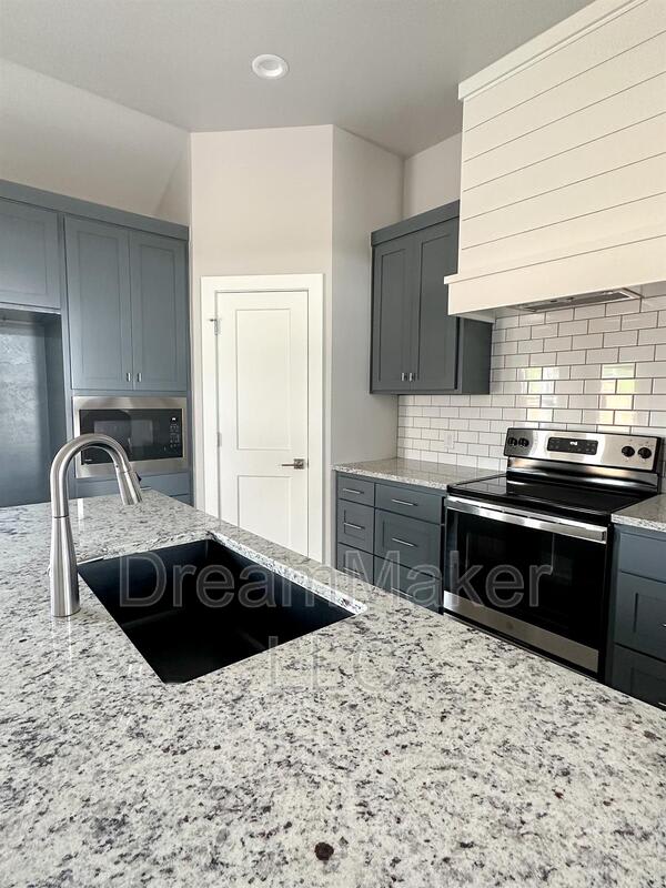 5329 Red Maple Ave – photo 2