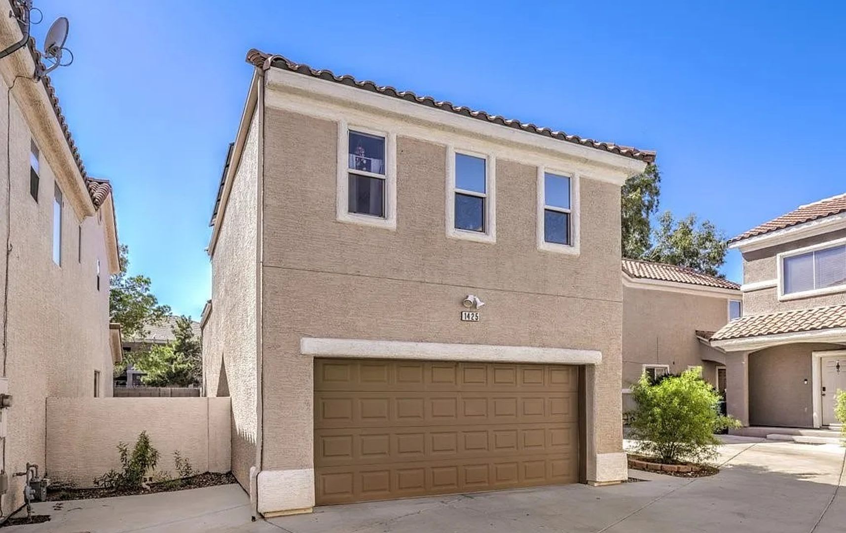 Beautiful Two-Story Home in a Convenient Location – photo 1