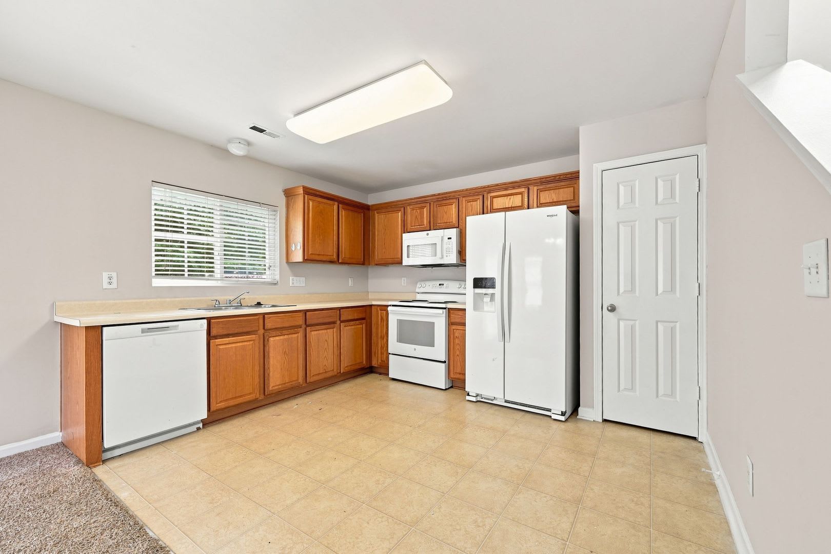 Charming 3-Bedroom Home with Spacious Backyard & Garage in Raleigh – photo 5
