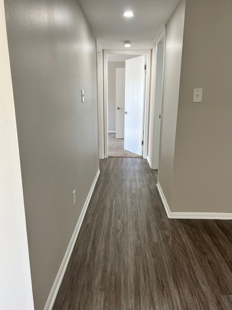 Spacious 2-Bedroom Apartment for Rent in Chesterton – Prime Location and Comfort – photo 3