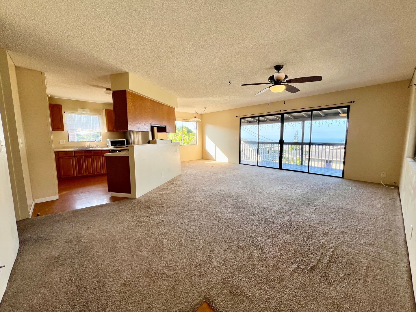 UNFURNISHED 3 BED/2BA PRIVATE HOME WITH OCEAN VIEW – photo 2