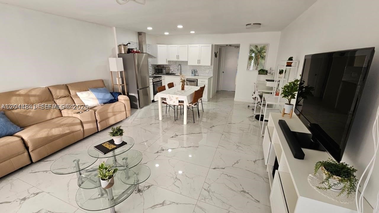 340 Oakridge S – photo 2