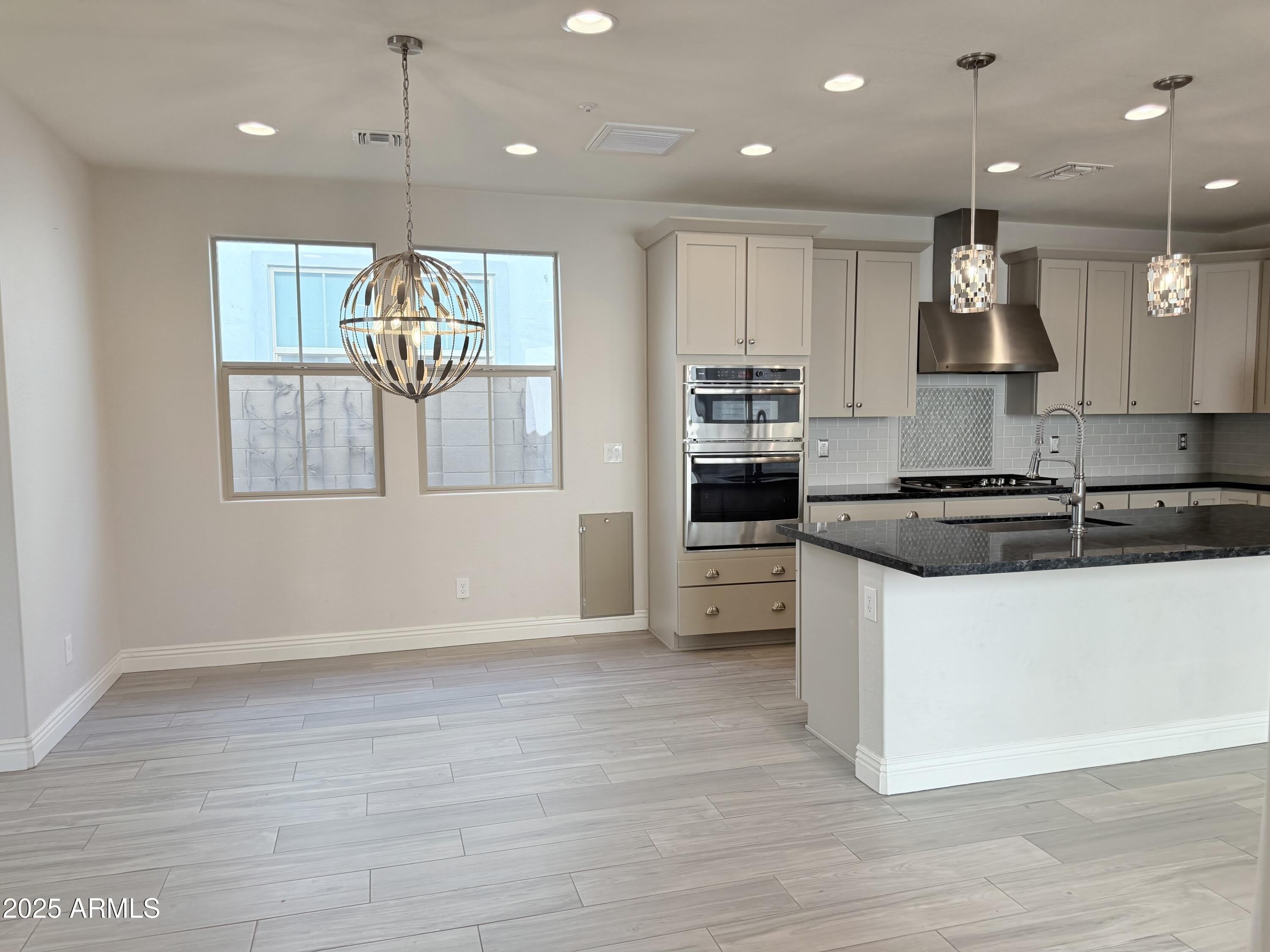 2366 W Gloria Lane – photo 4