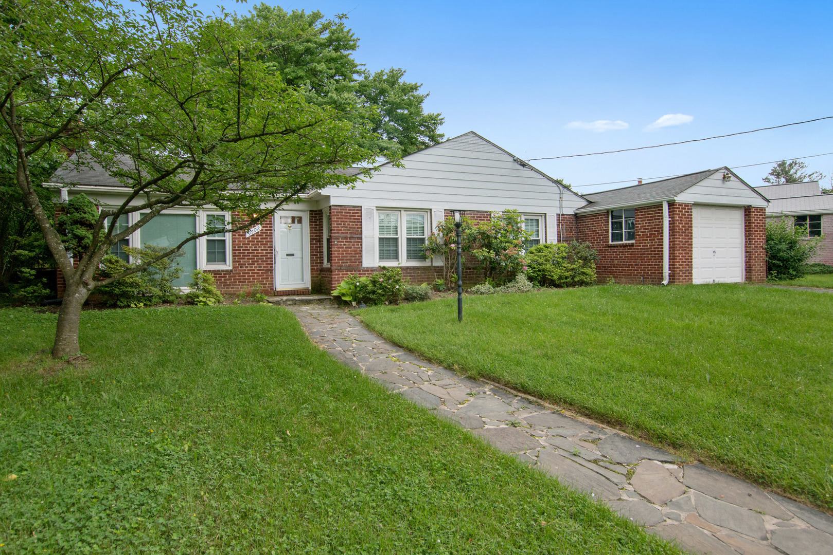 Fantastic Ranch in Convenient Location! – photo 2