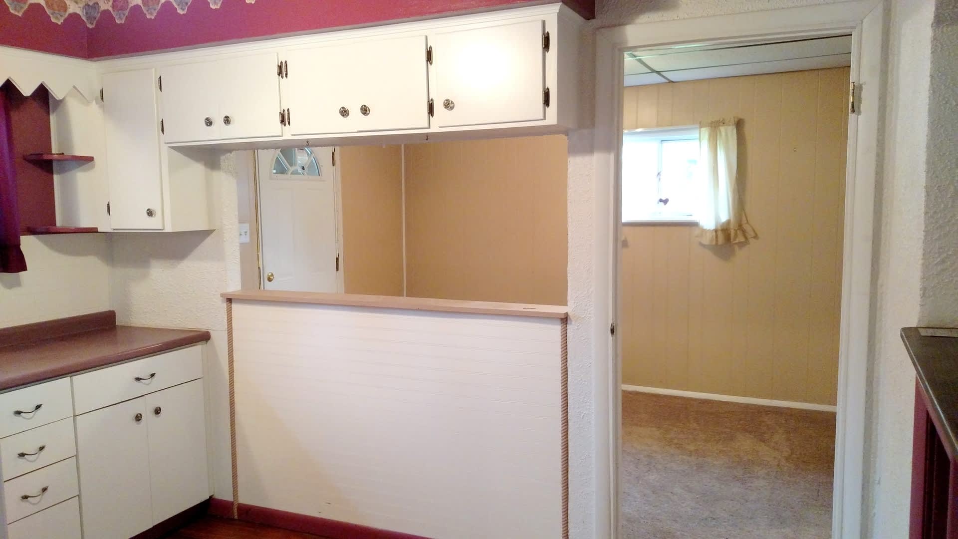 Two Bedroom House in Jefferson Hills With Central Air And Detached One Car Garage – photo 3