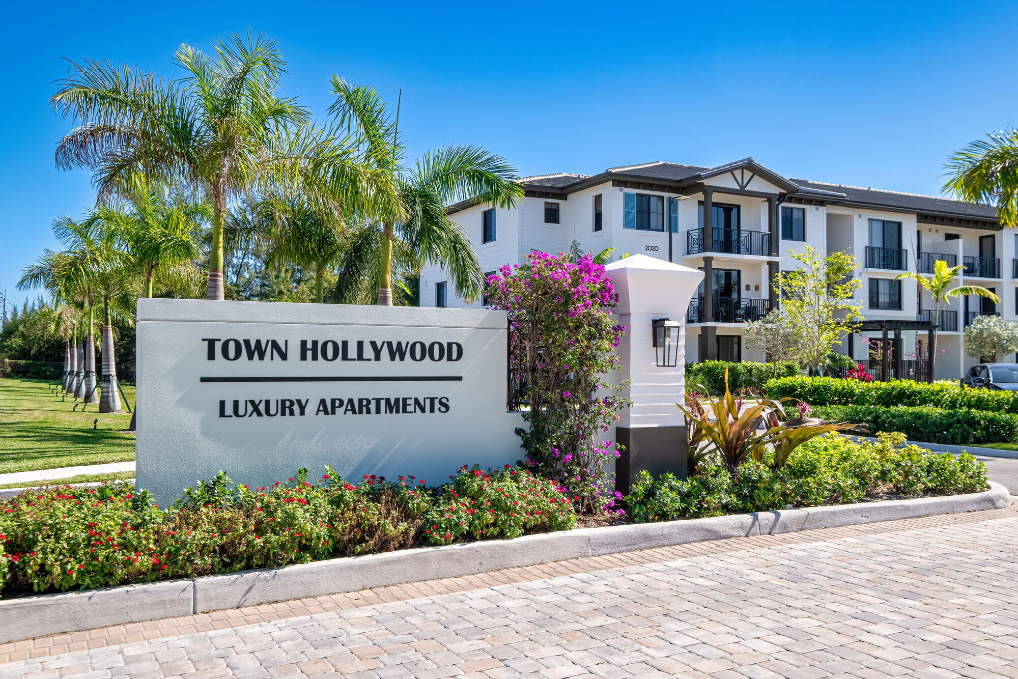 Town Hollywood – photo 2