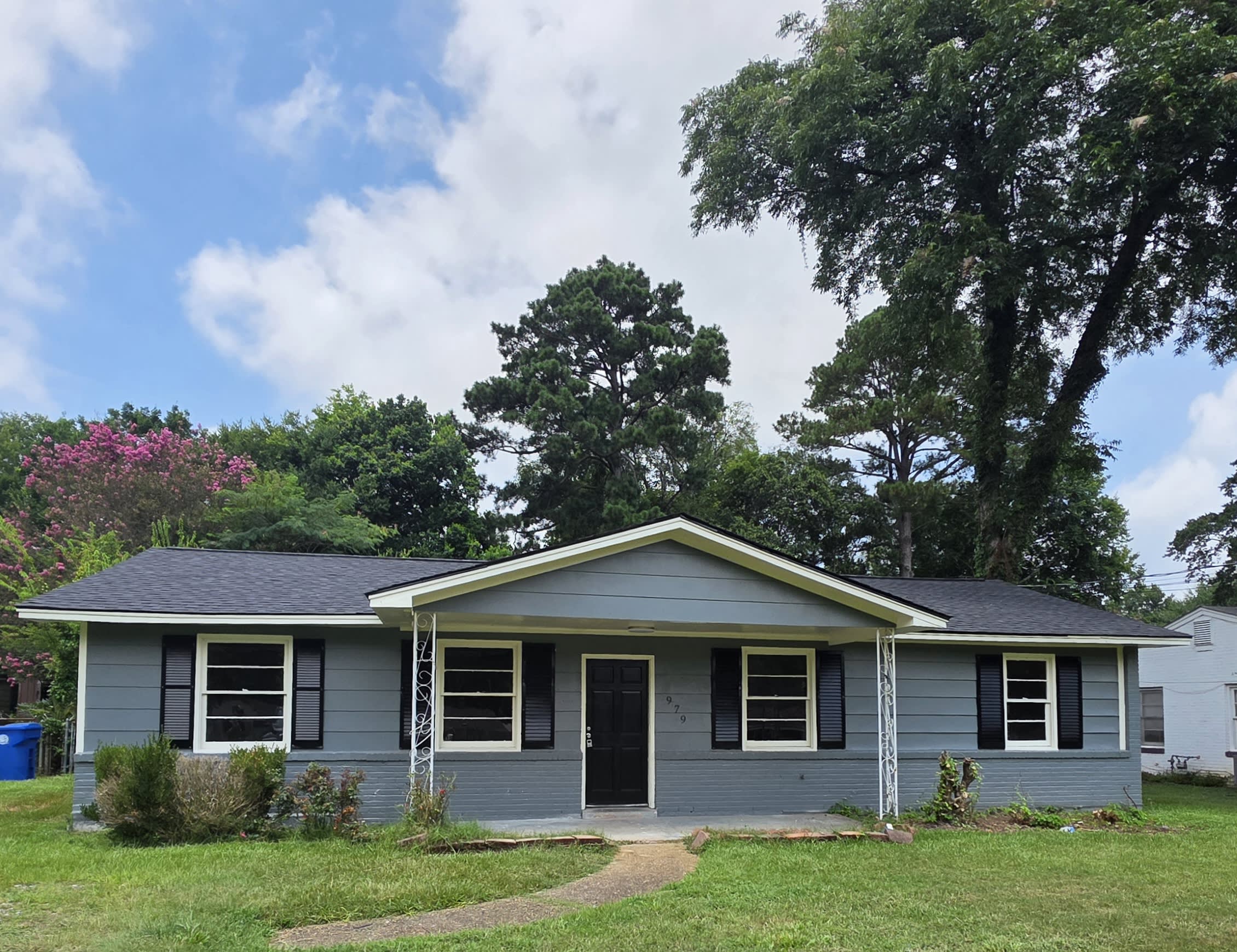 979 Newton Street – photo 1