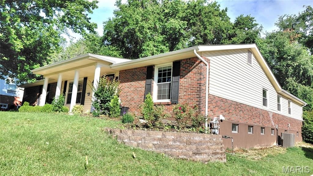 874 Hollyridge Drive – photo 2