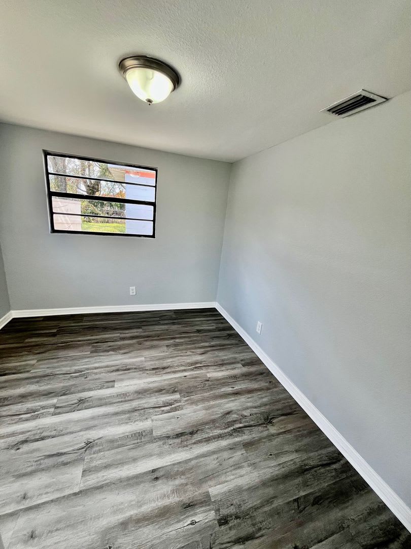 Spacious Remodeled 6BR/1BA Home with Fenced Backyard in Winter Haven! – photo 5