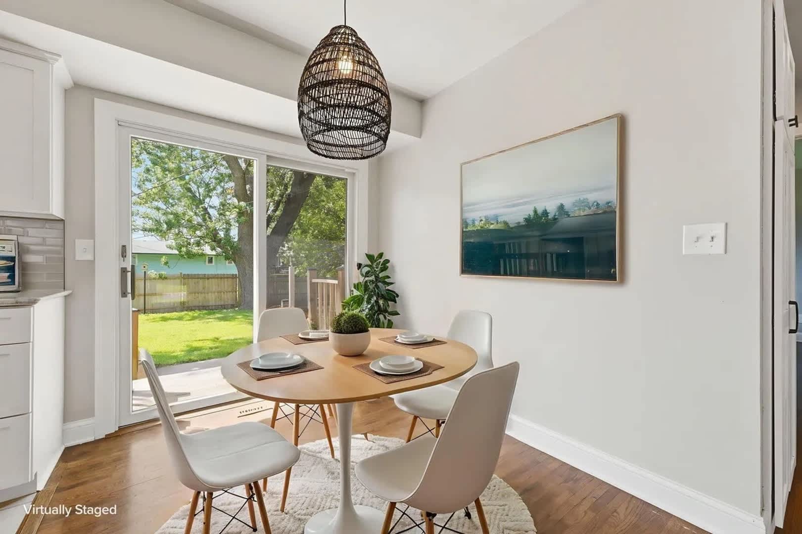 Fully Renovated 4 Bed – photo 5