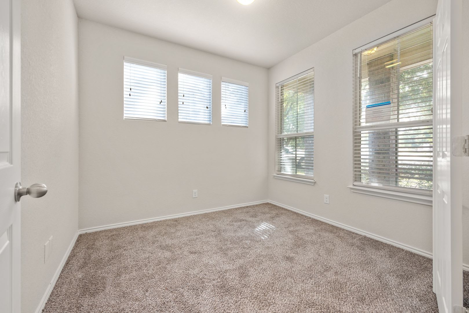 Spacious 4-Bedroom Solana Ridge Home with Office, Game Room & Large Backyard – photo 2