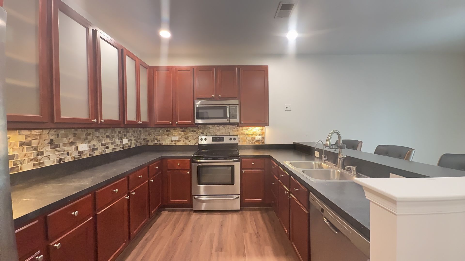 Recently Renovated 3 Bedroom Condo In The Grove At The Arboretum – photo 3