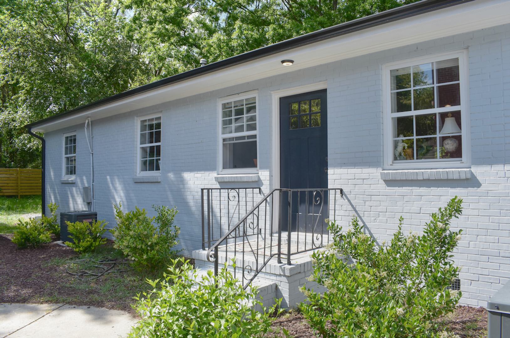 Beautiful 2 Bedroom Duplex In Downtown Raleigh Available Now – photo 2
