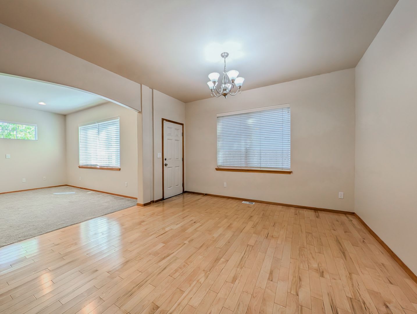 **Move-In Special**Move in ready 4 bed, 2.5 bath home W/ New Paint & Carpet! – photo 5