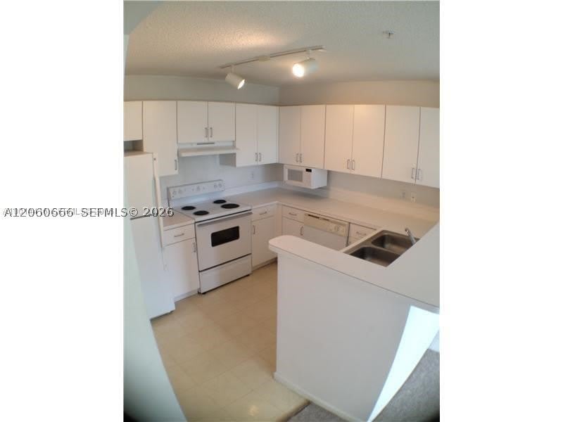 2031 Renaissance Blvd – photo 3