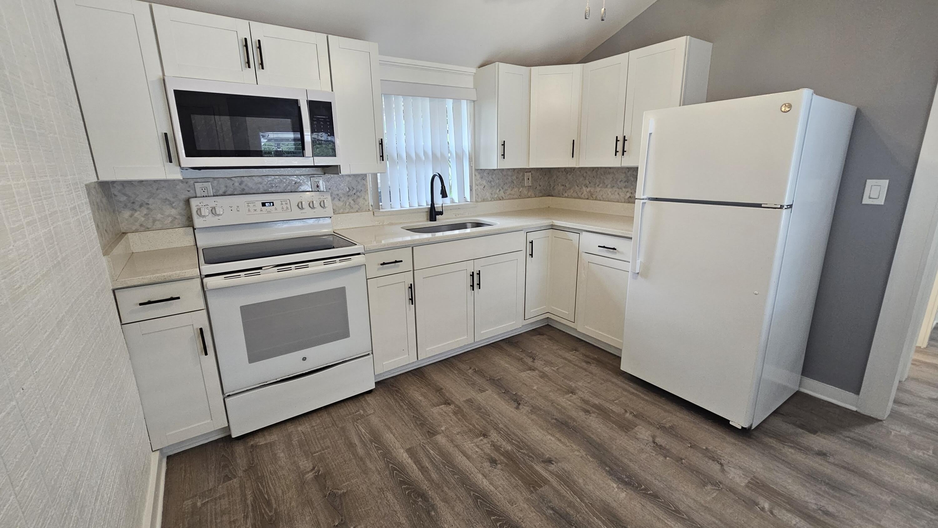 425 Ardmore Road – photo 1