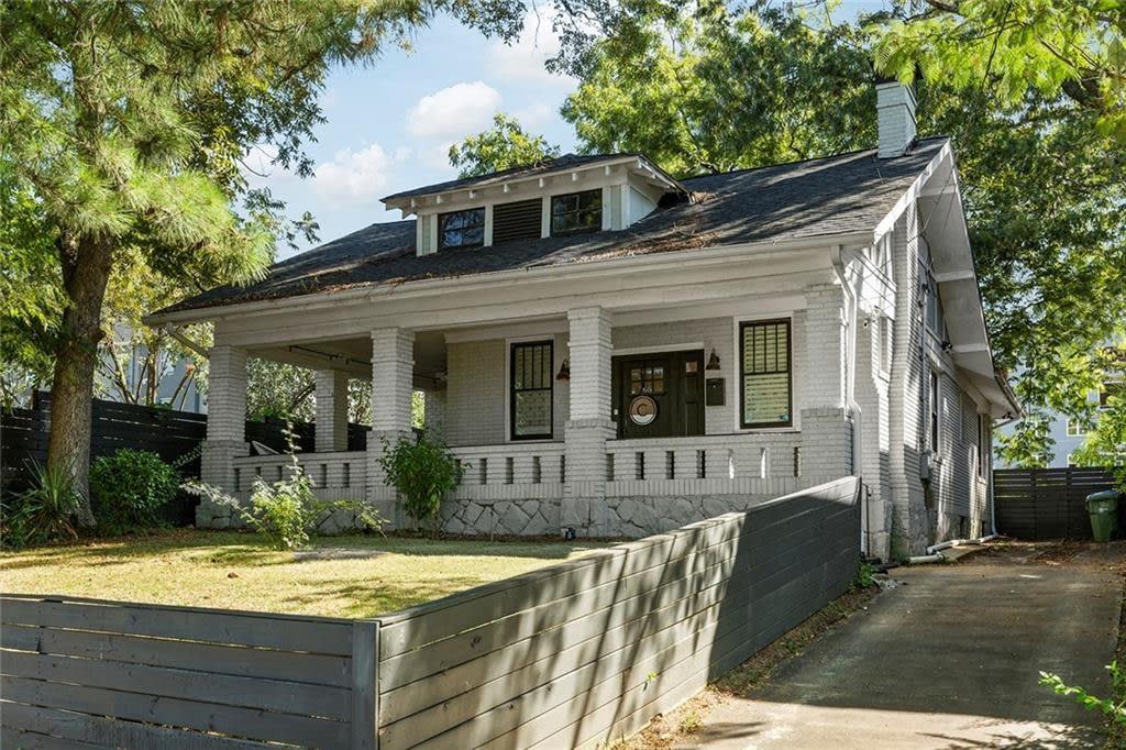 563 Parkway Drive Northeast – photo 1