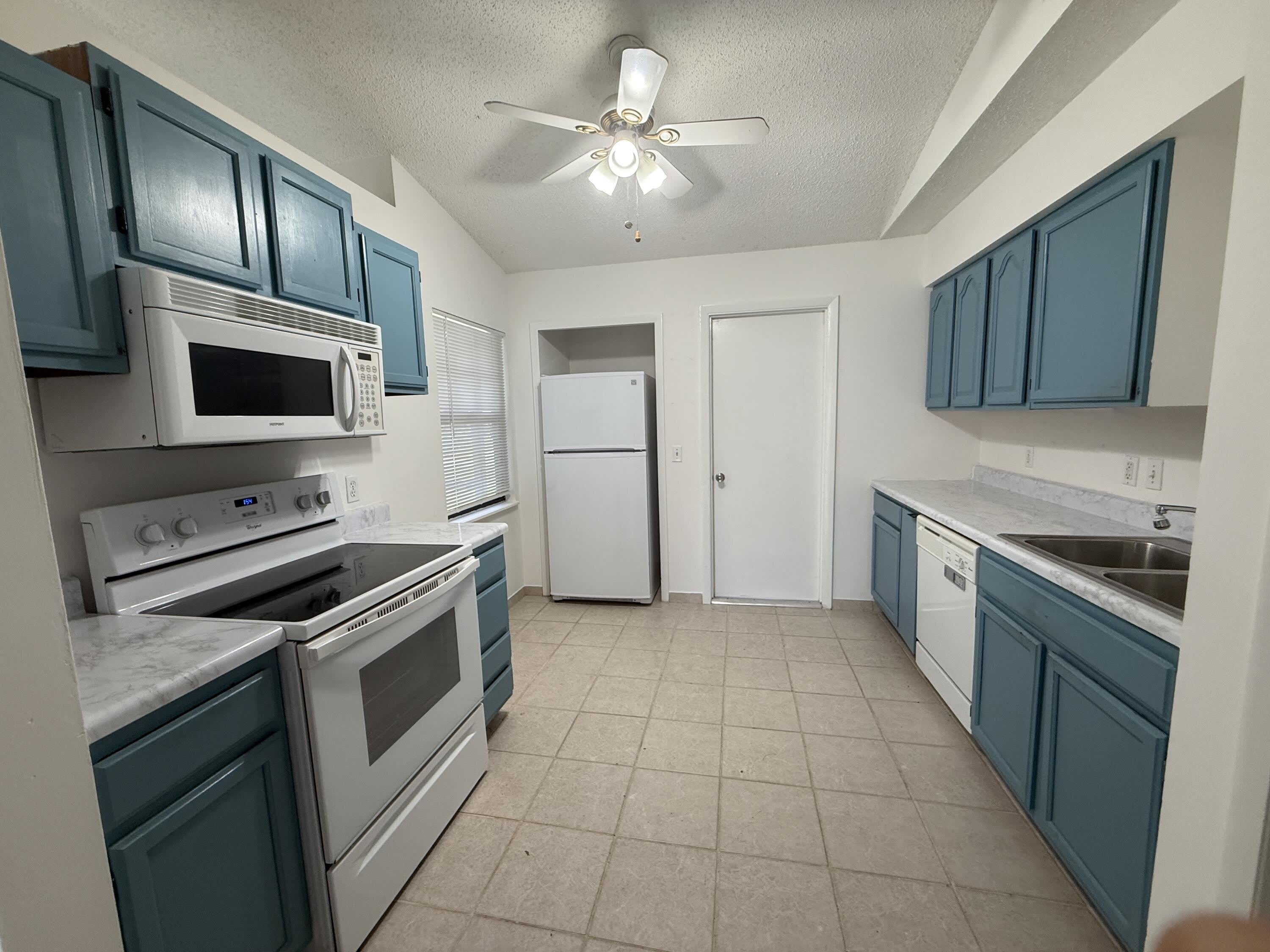 1194 SW Granadeer Street – photo 5