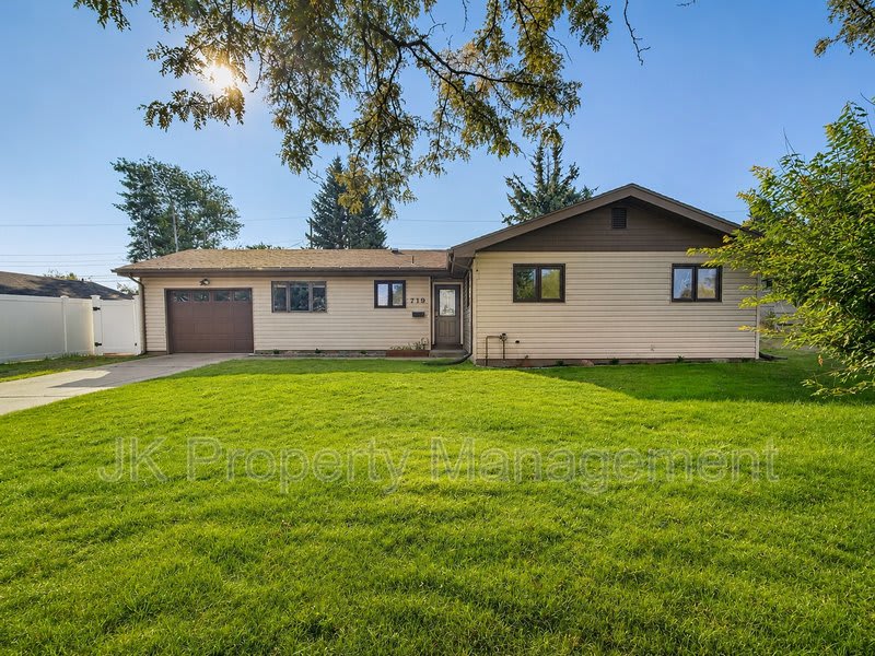 719 47th Street S – photo 1