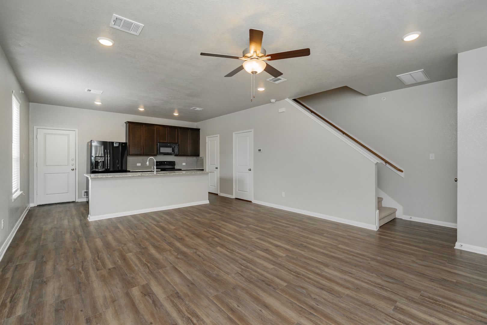 Live, love, and grow in this charming townhome! – photo 5