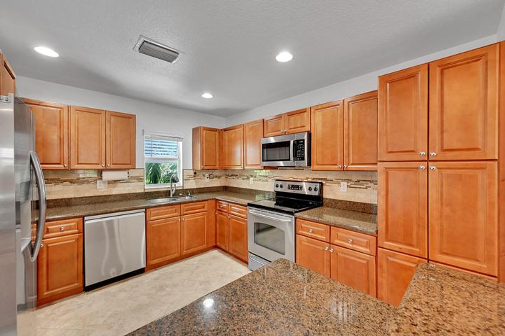 453 NE 1ST Street, Pompano Beach, FL 33060 – photo 1