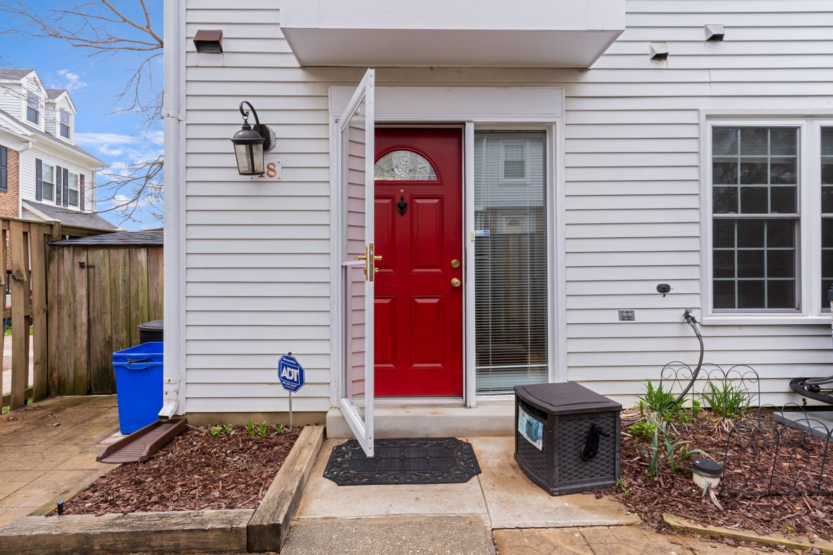 Stunning Silver Spring End Unit Th – photo 3