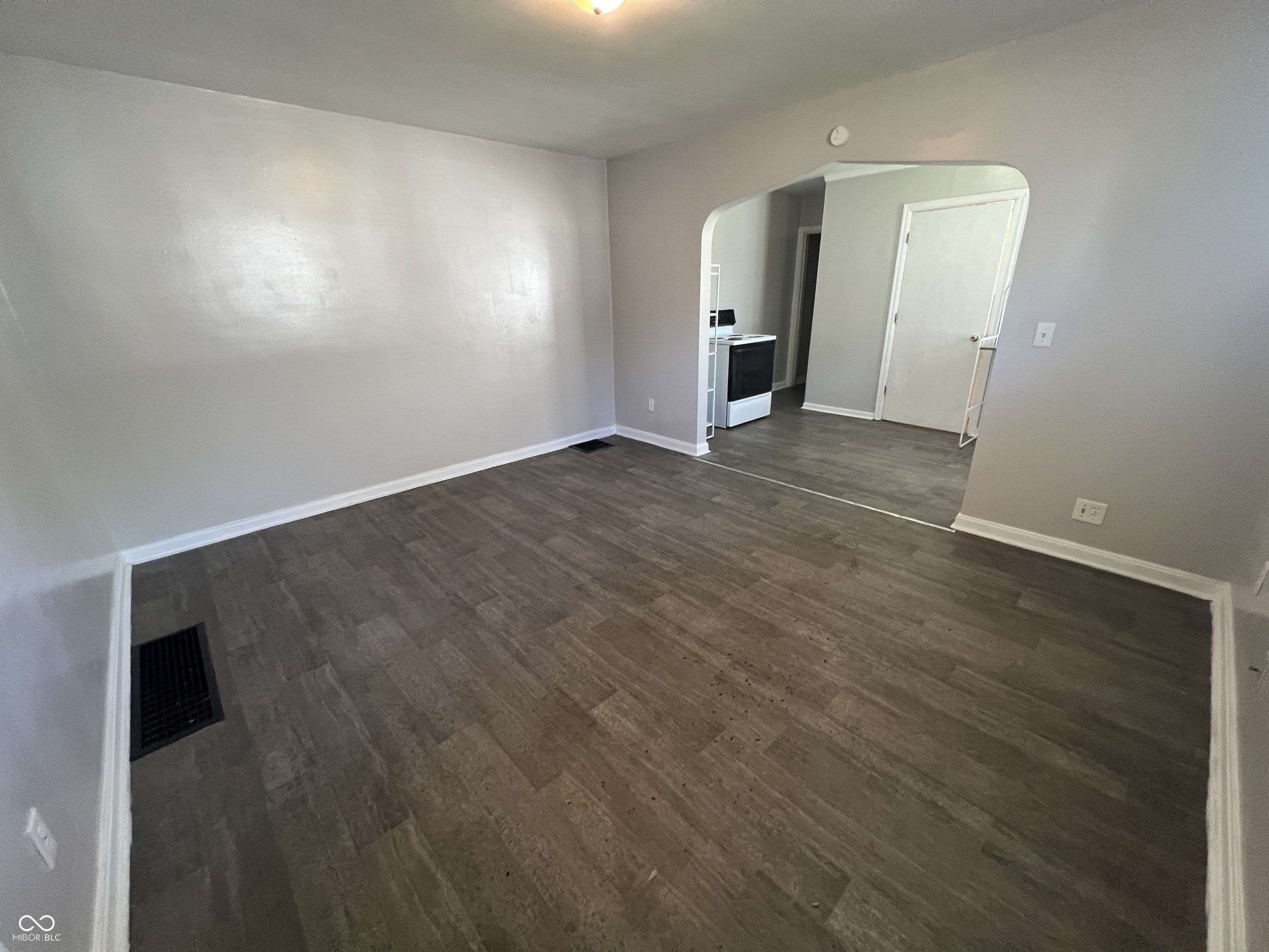 320 N Sherman Drive – photo 3