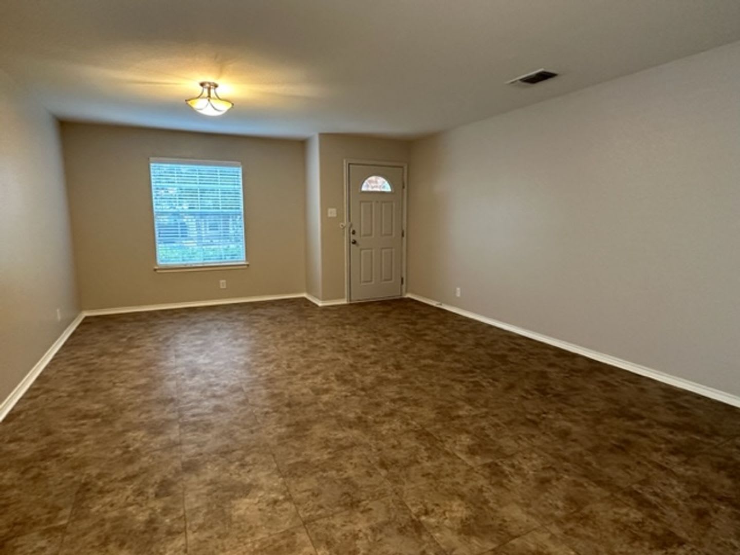 READY FOR MOVE IN- HUGE OVER 3000 SQ FT – photo 2