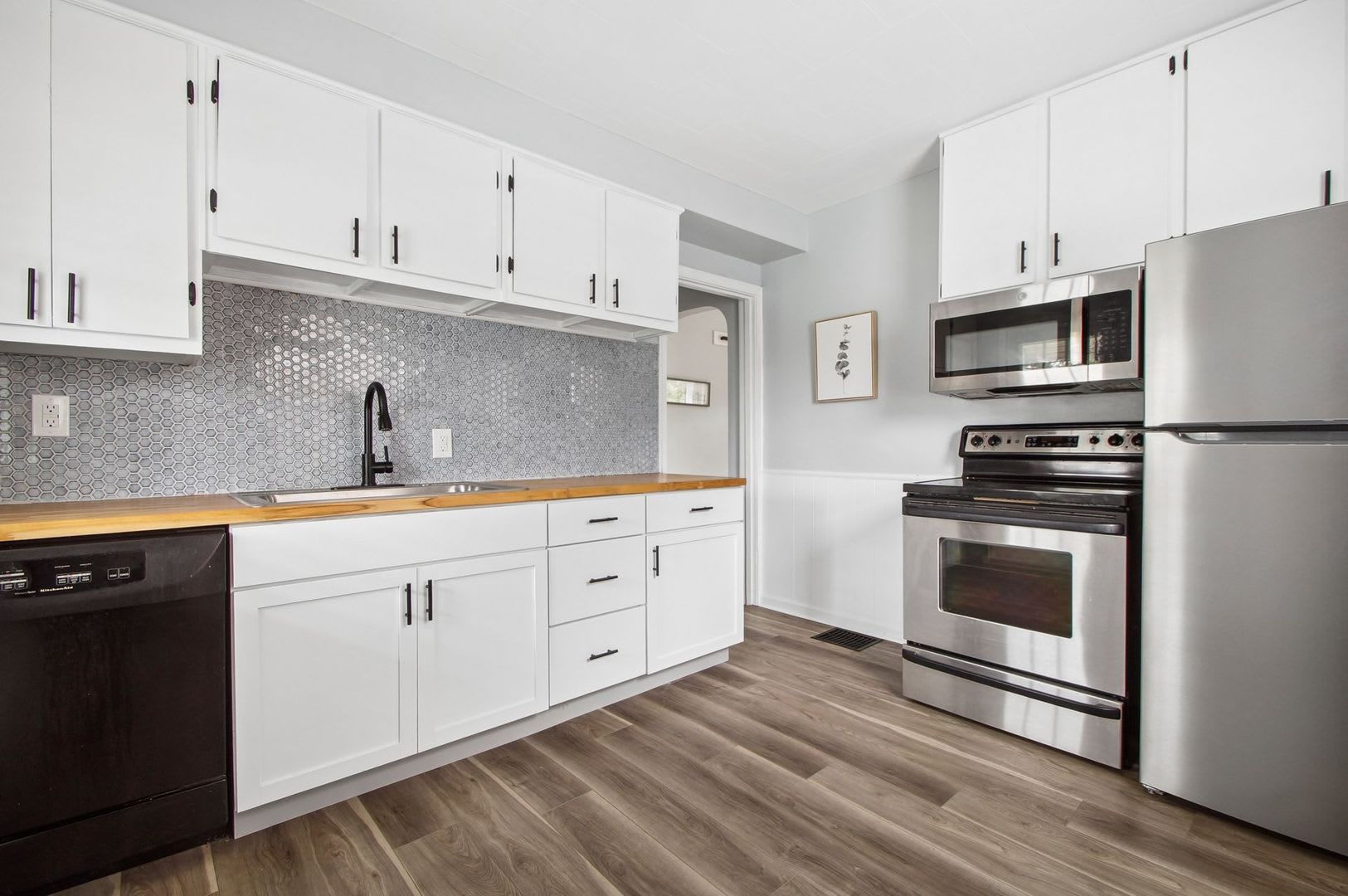 Remodeled Clintonville Cape Cod w/Private Yard & Garage!- Move in Special – photo 1