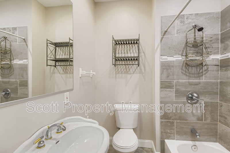 824 E. 33rd Street – photo 5