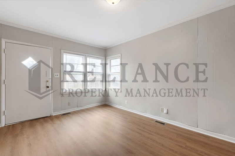 1930 South Saint Clair Avenue – photo 4